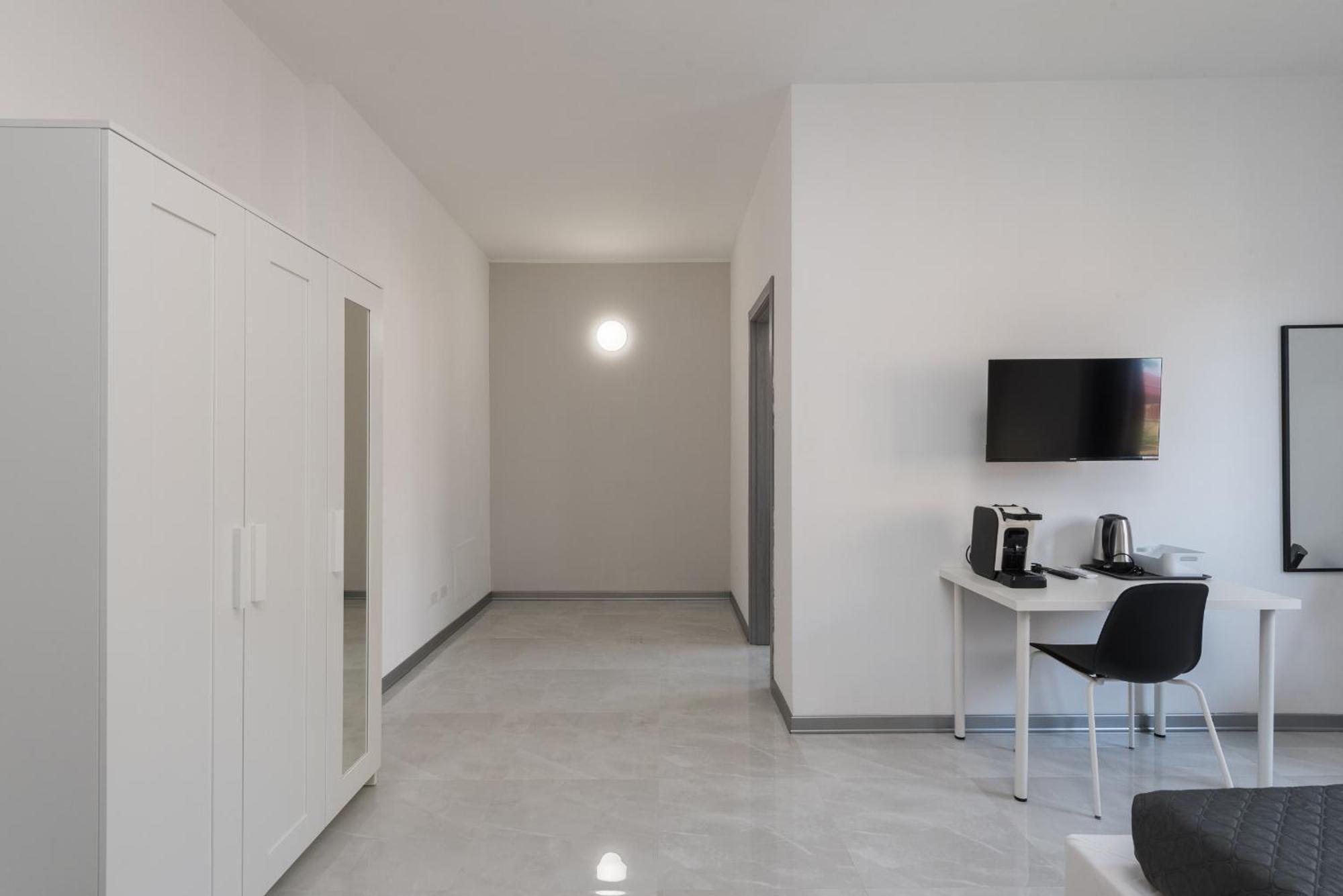 Travelershome Ciampino Airport Guesthouse 600M To Airport 外观 照片