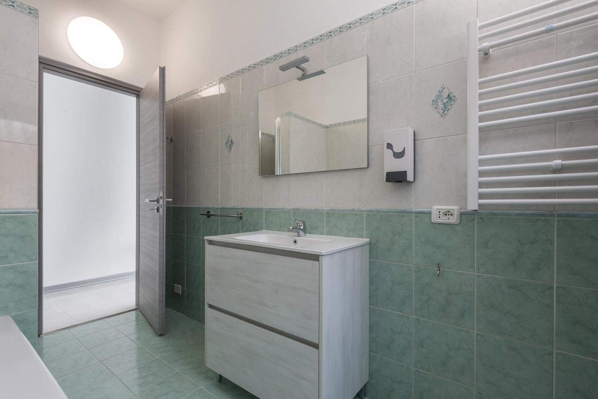 Travelershome Ciampino Airport Guesthouse 600M To Airport 外观 照片