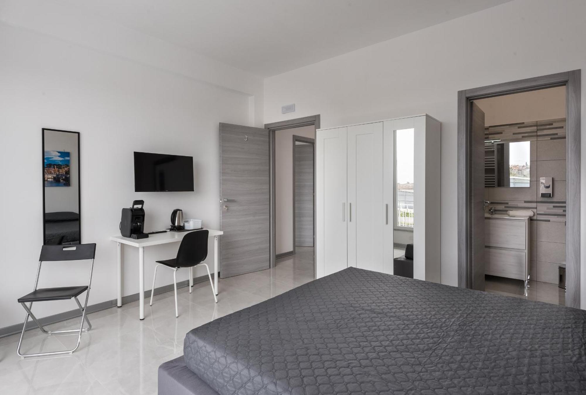 Travelershome Ciampino Airport Guesthouse 600M To Airport 外观 照片