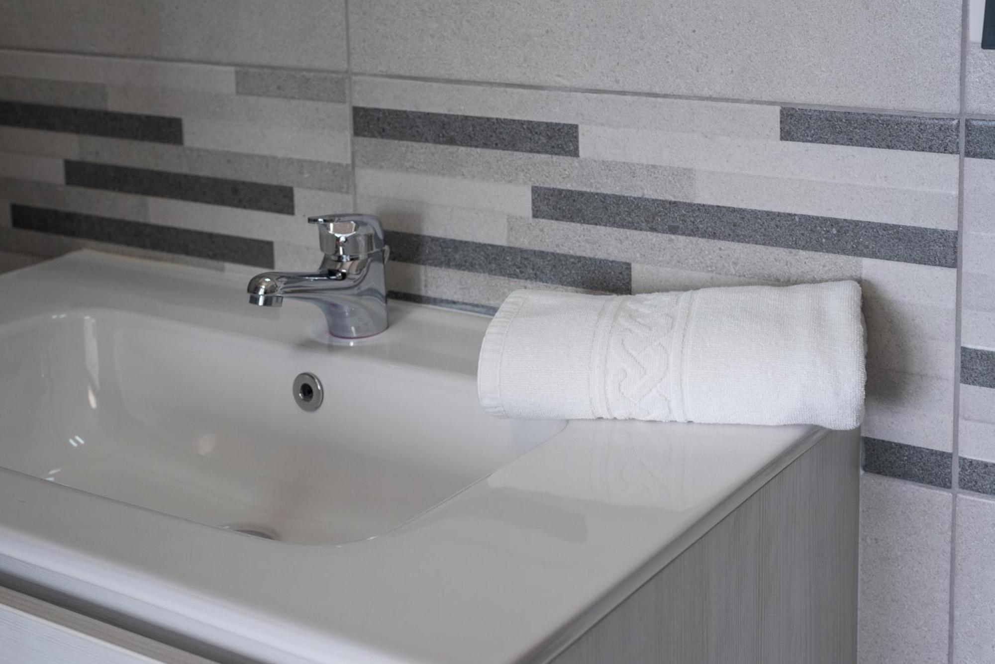 Travelershome Ciampino Airport Guesthouse 600M To Airport 外观 照片