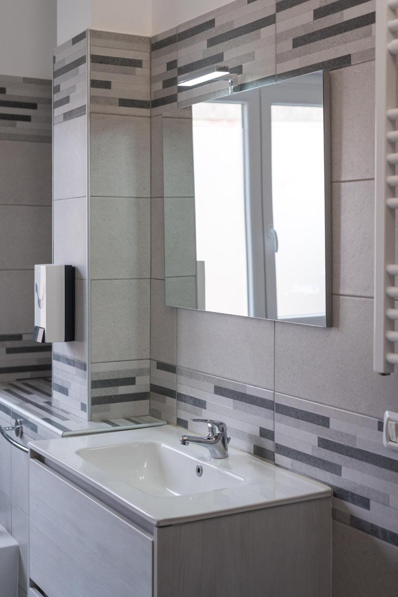Travelershome Ciampino Airport Guesthouse 600M To Airport 外观 照片